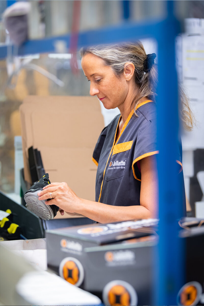 séance photo reportage naturelle de couple réalisée par pauline andre, photographe. Photo prise pendant un mariage se déroulant sur nimes dans le gard