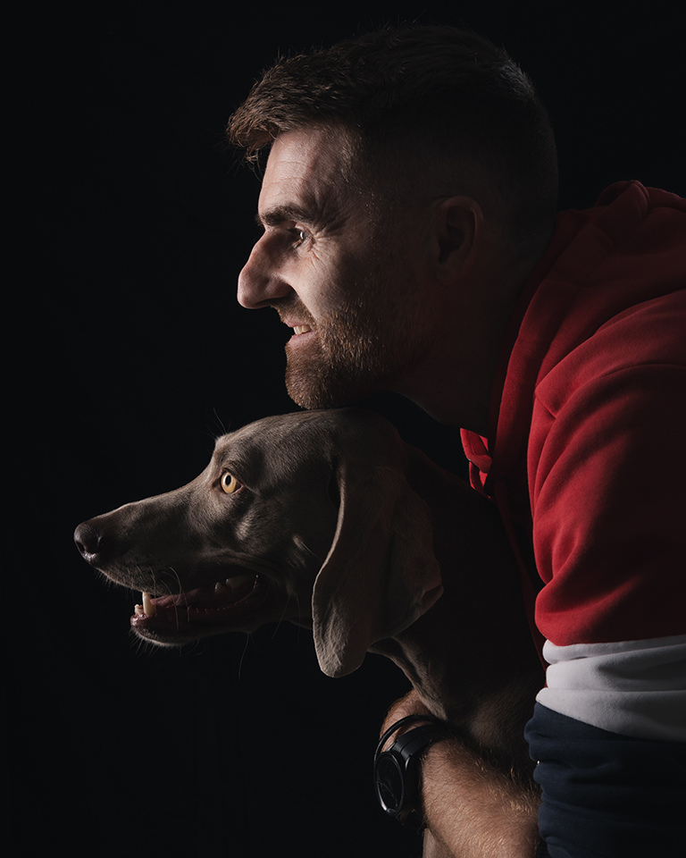 portrait chien maitre en studio 